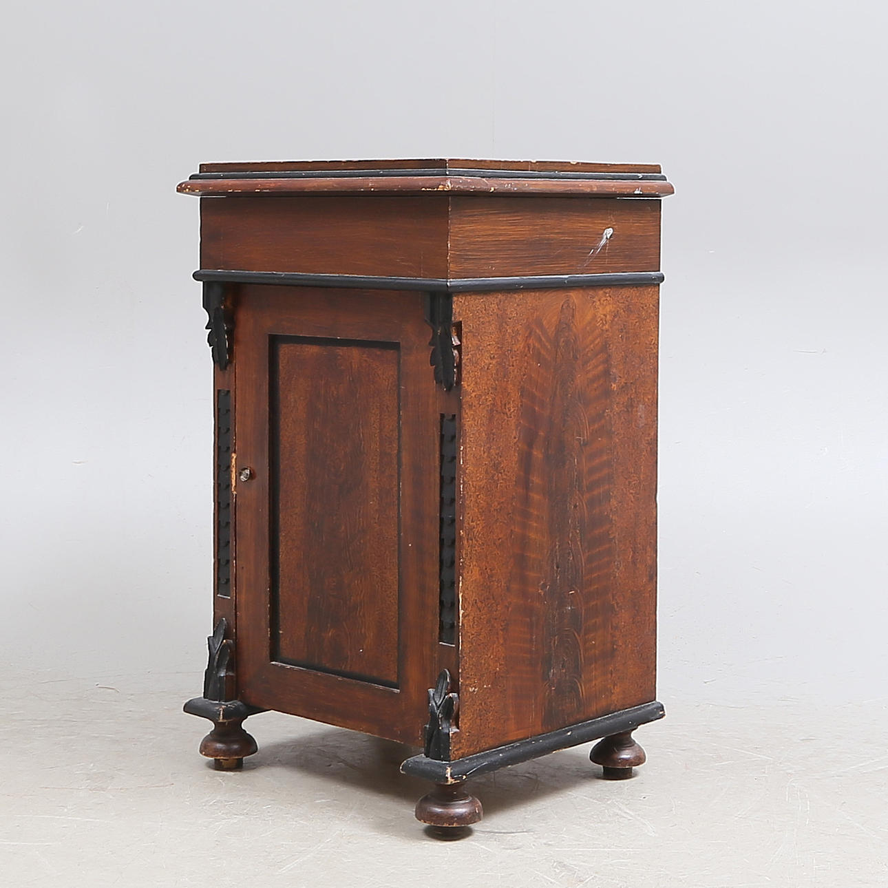 POTTSKÅP, trä, sekelskiftet 1900.