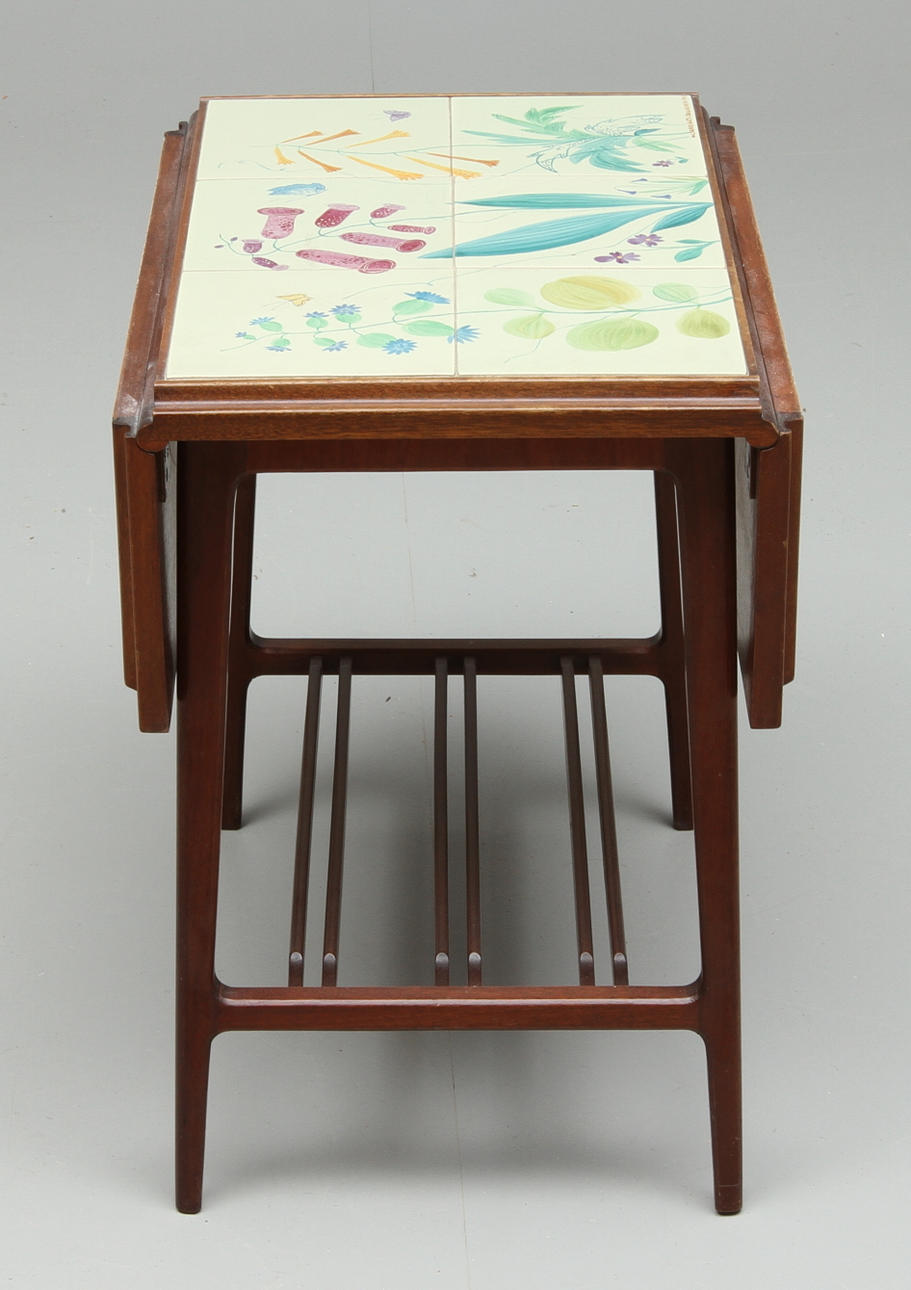 KLAFFBORD, med bemålade kakelplattor, signerad och dateradd 1947, Bodafors.