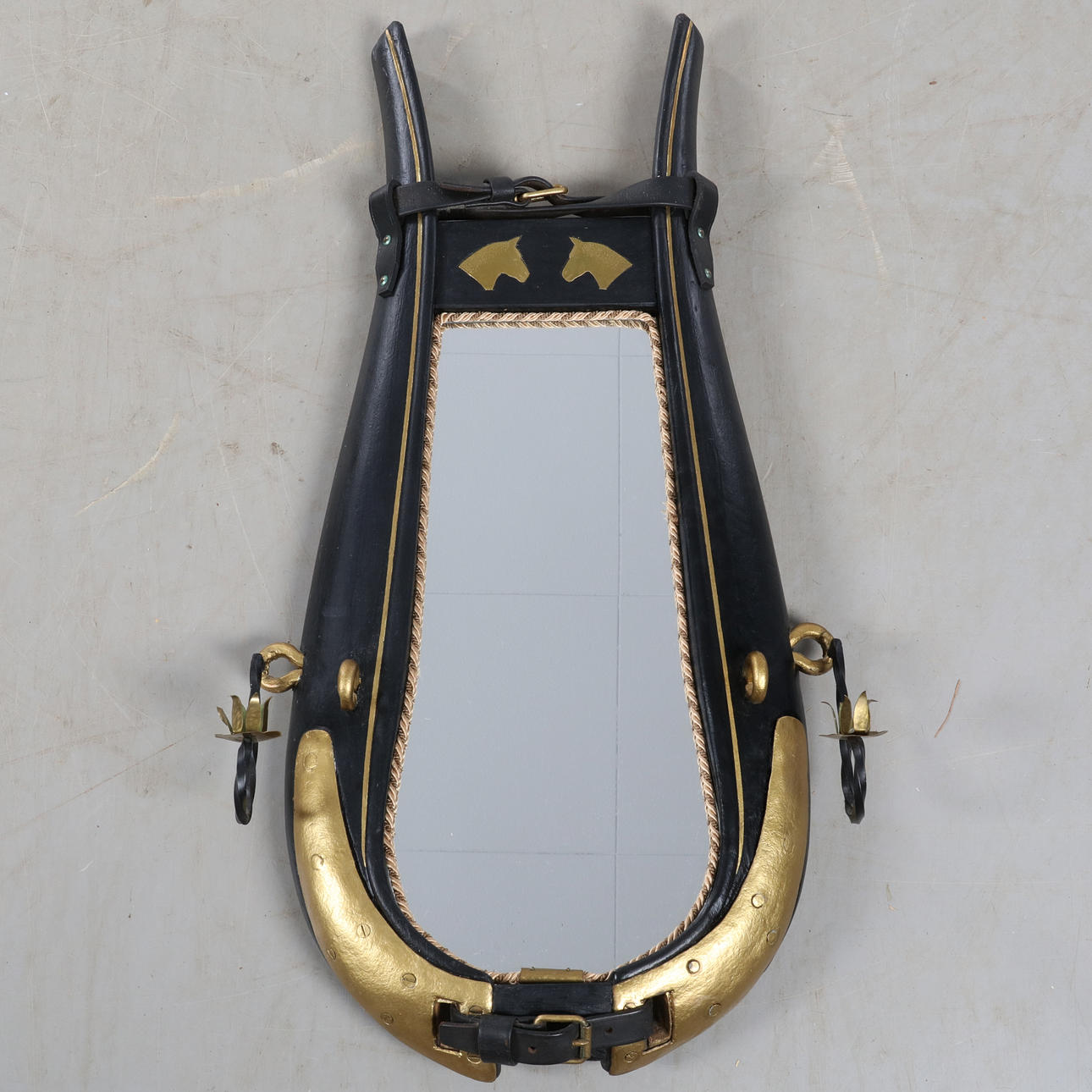 ESPEJO, hecho de yugo de caballo.