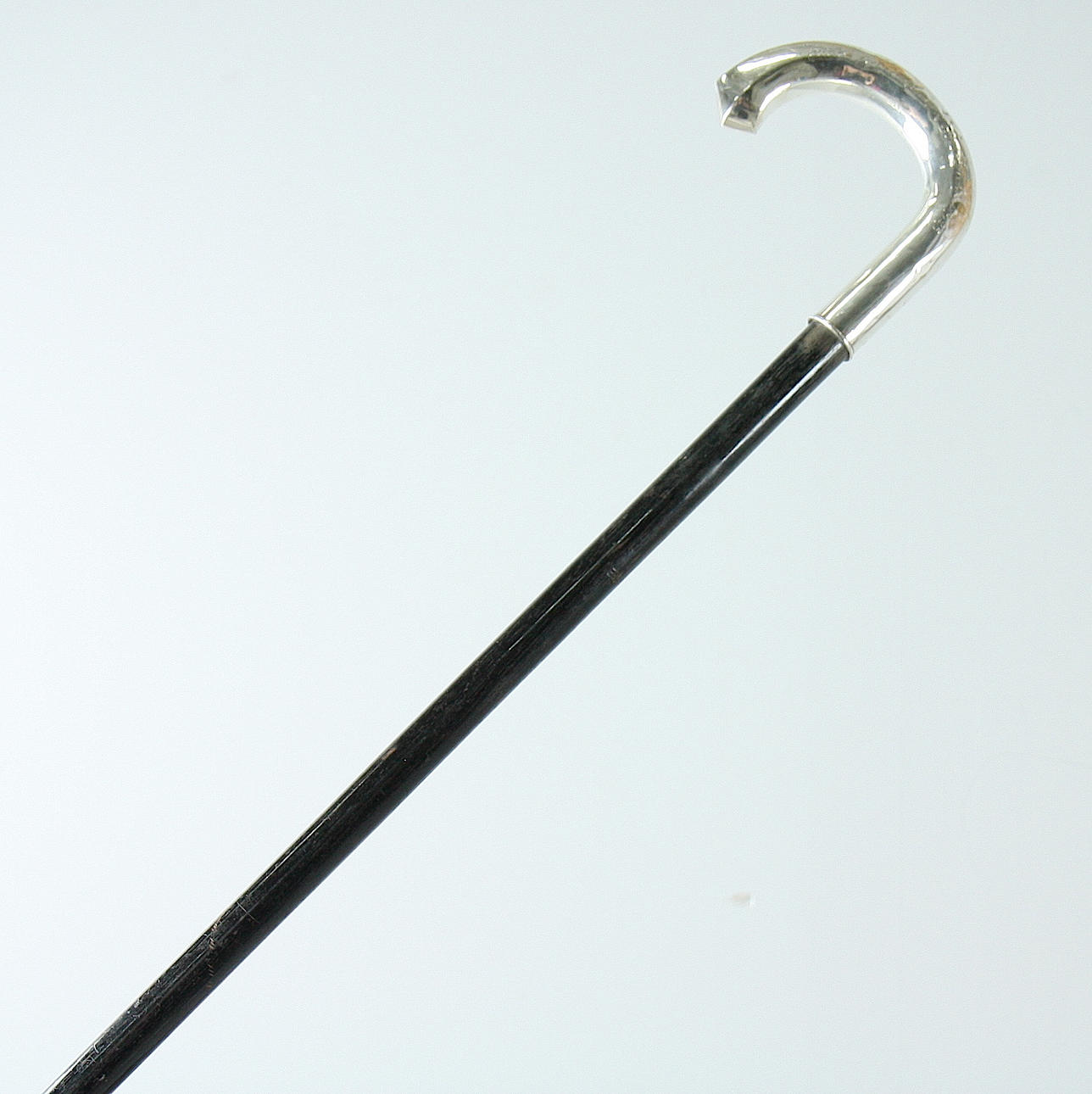 SILVER, käpp med silverkrycka, daterad 1925.