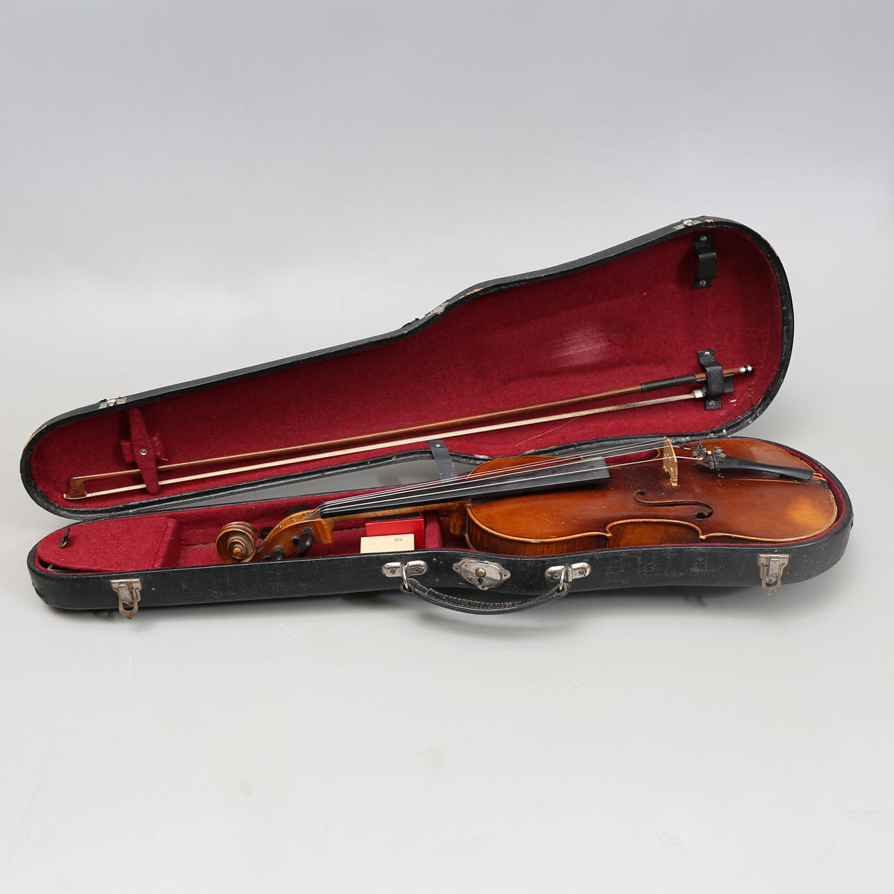 VIOLIN with STRING, copy, marked Josef Guarnerius, 1728.