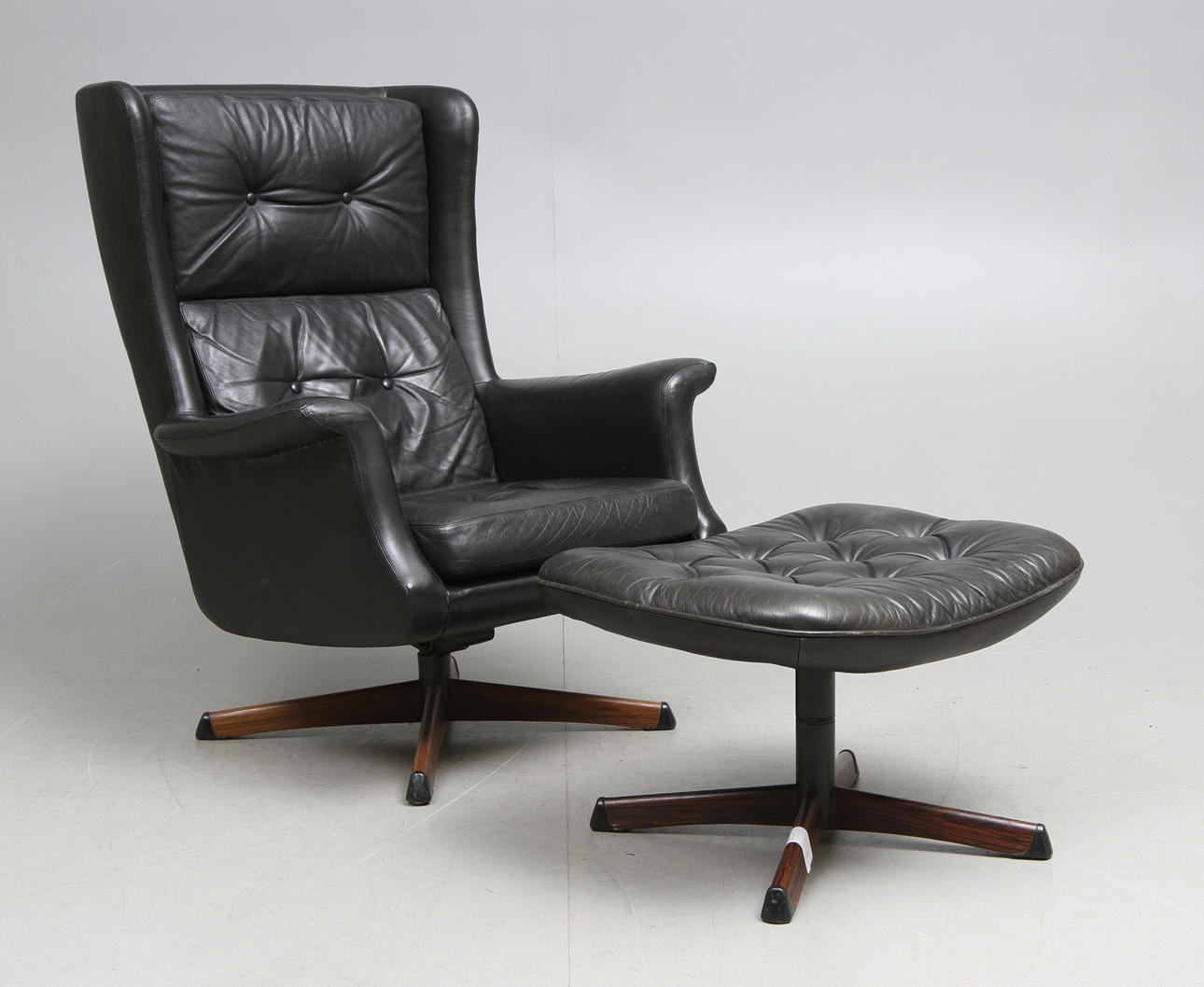 FÅTÖLJ MED FOTPALL, Göte Möbler, 1960/70-tal.