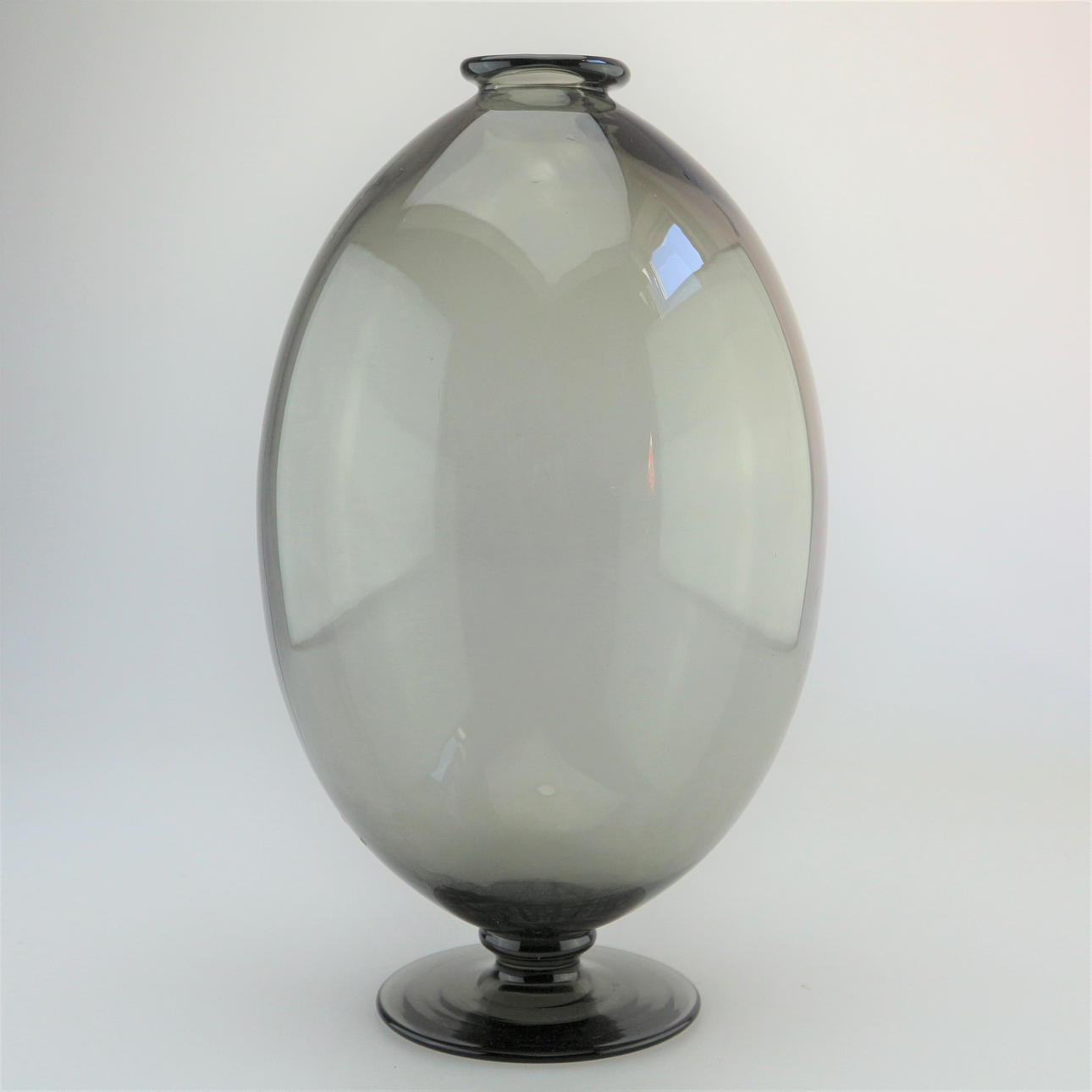 WILHELM WAGENFELD. WMF GLAS VASE.