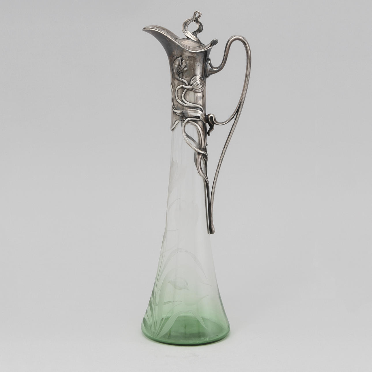VINKANNA, gröntonat glas med nysilvermontering. Württembergishe Metallwerkenfabrik (WMF), jugend 1900-talets början.
