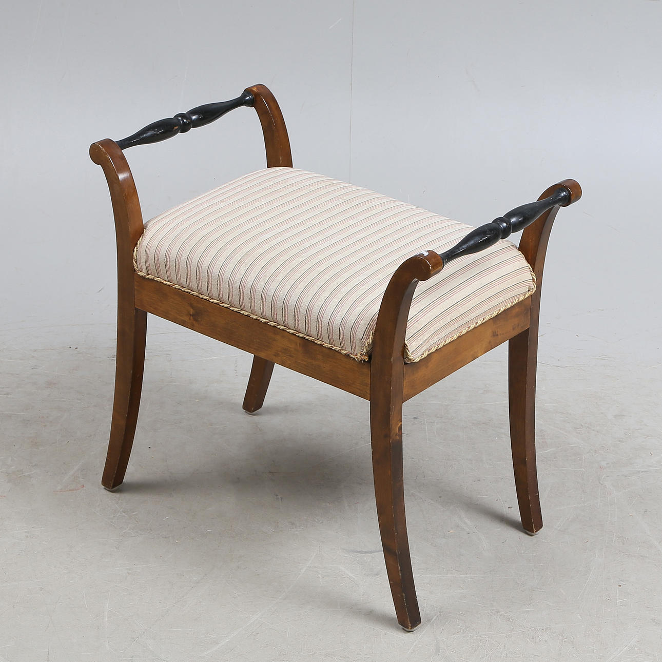 TABURETT, Karl Johan, 1800-tallet.