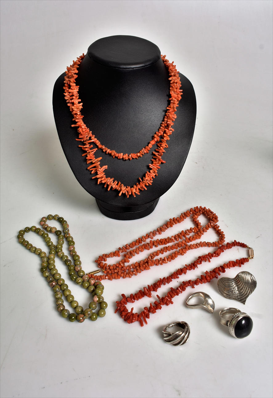 COLLIER, RINGAR 8 delar , korall ,silver.