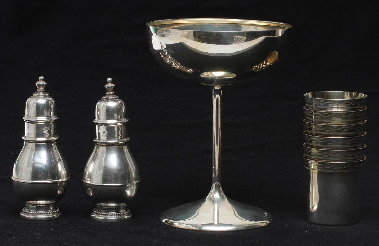 PARTI SILVER, 9 delar, bägare, skål på fot samt salt- och pepparkar.