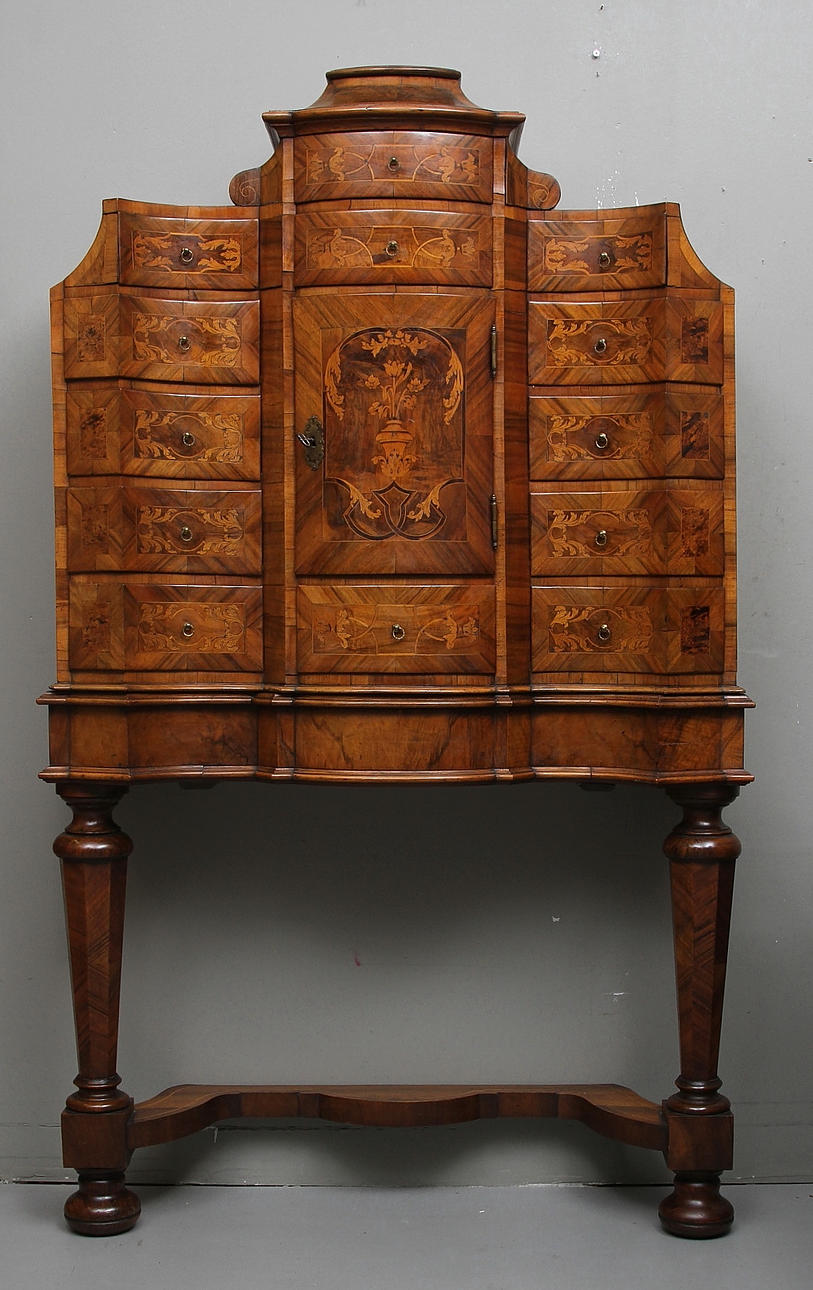 KABINETTSKÅP, barock-stil, 1800-tal.