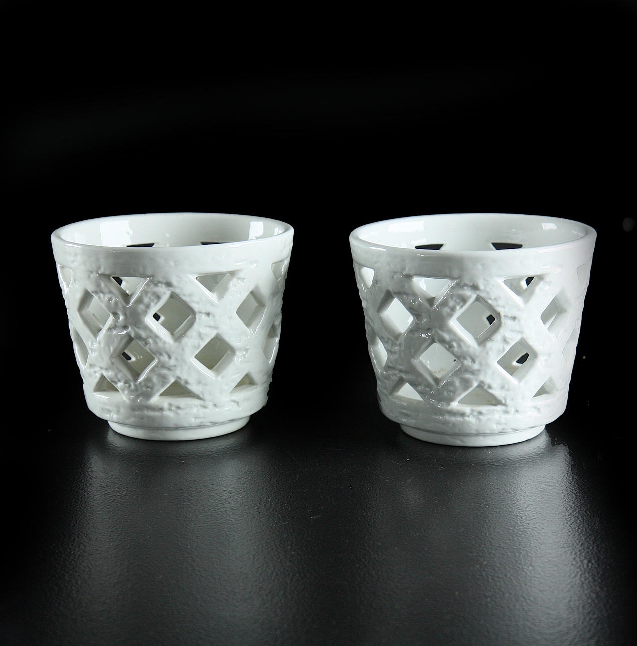 GUNNAR NYLUND. Ytterfoder, Gallerkruka, ett par, Rörstrand. 1900-tal.