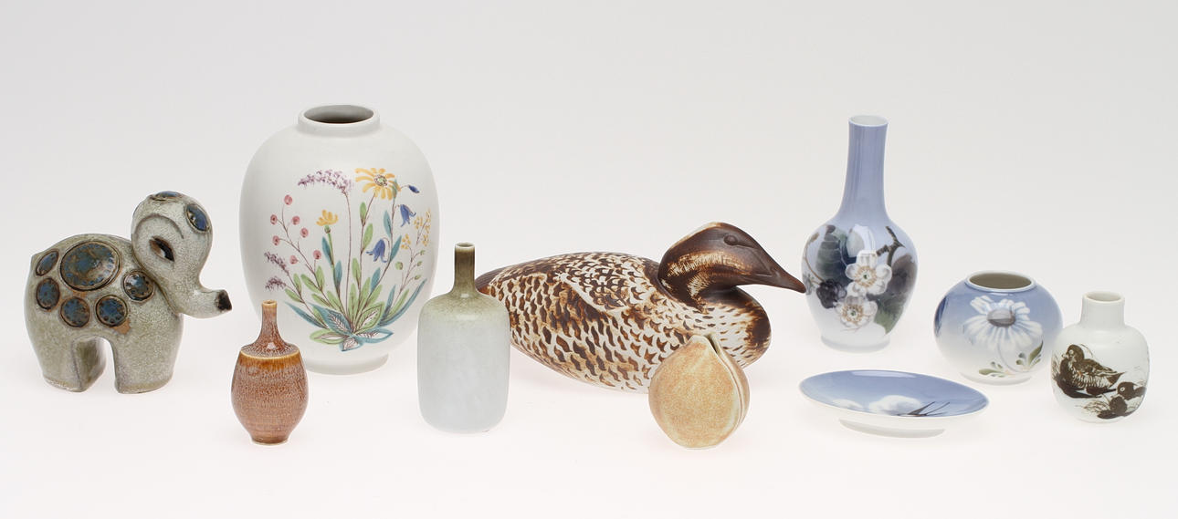 PARTI KERAMIK/PORSLIN, 10 delar. Bland annat B-L Sundell, S Wejsfelt, P Hoff.