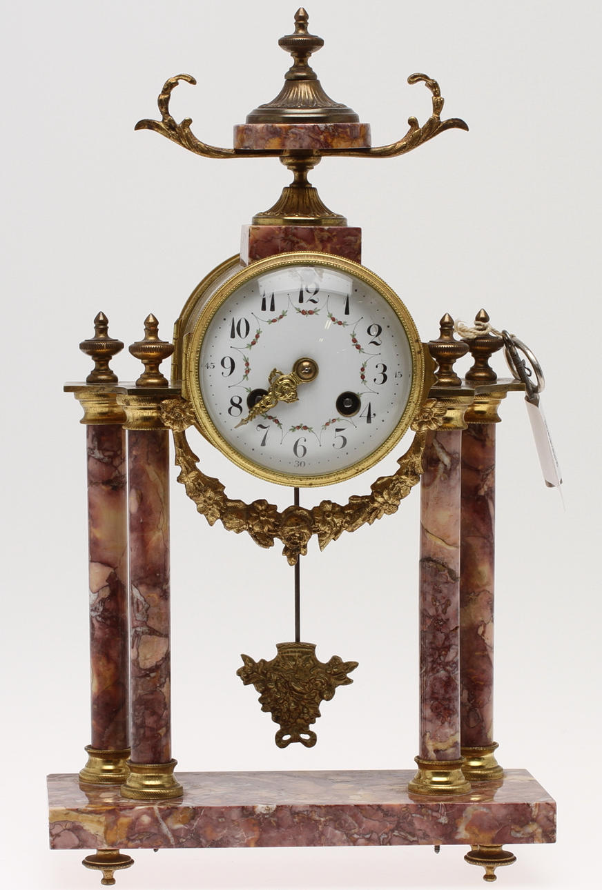 BORDSPENDYL, gustavianskstil, 1900-tal.