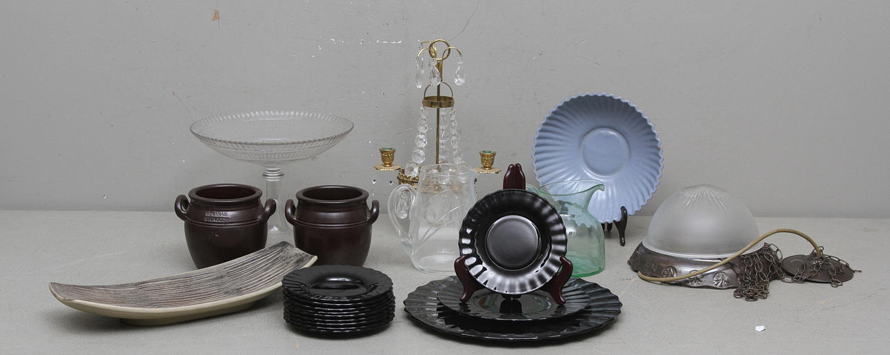 KERAMIK SAMT GLASFÖREMÅL.