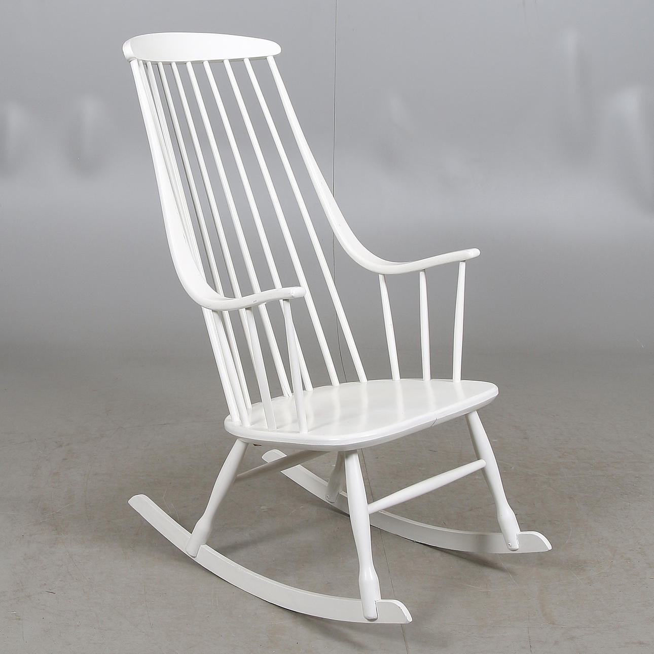 GUNGSTOL, bemålad vit, 1900-tal.