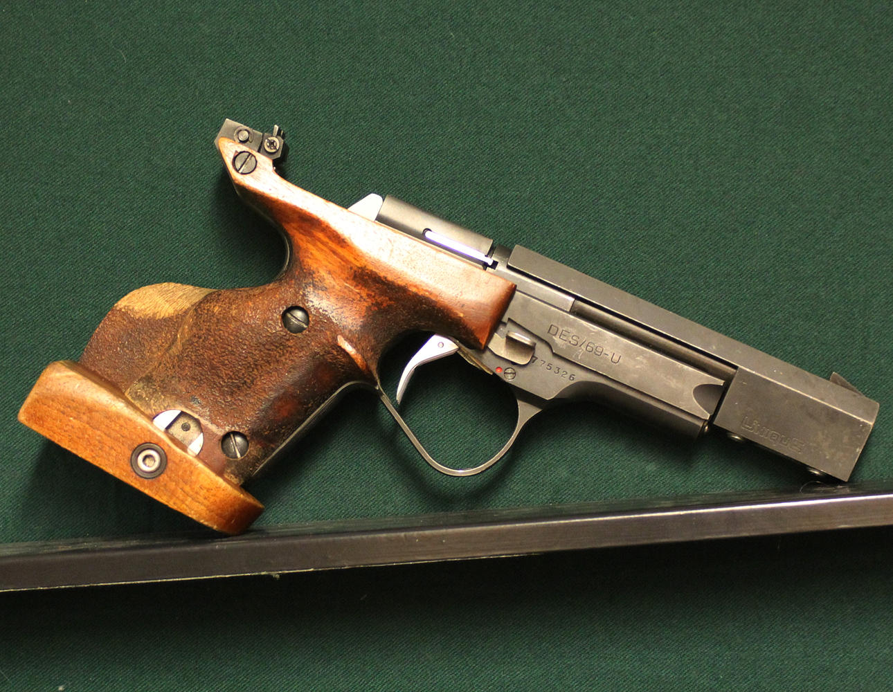 UNIQUE. DES69 5,6 #775326.