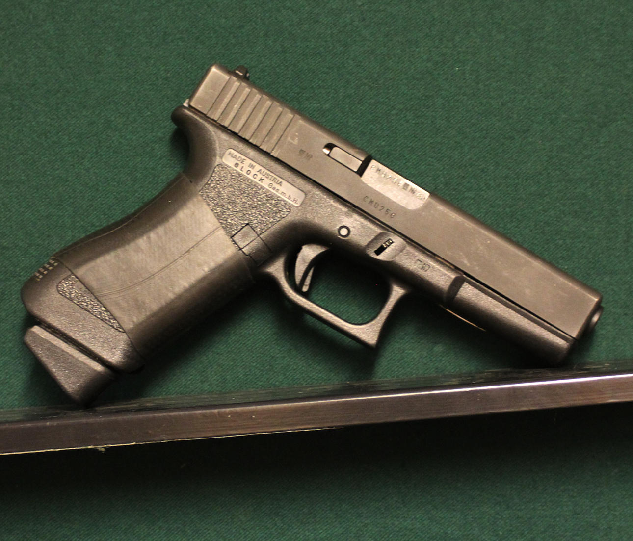 GLOCK. 17 9x19 CMU250.