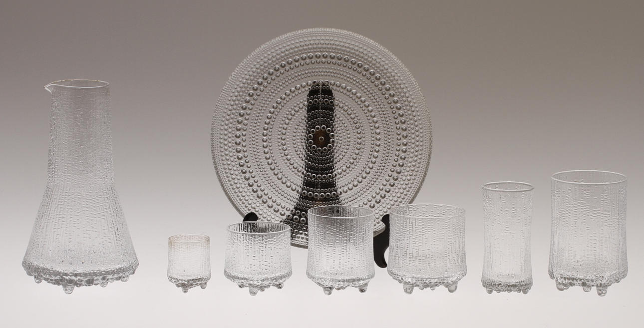 PARTI GLAS IITTALA, 27 delar, "Kastehelmi", Oiva Toikka samt "Ultima Thule" Tapio Wirkkala.
