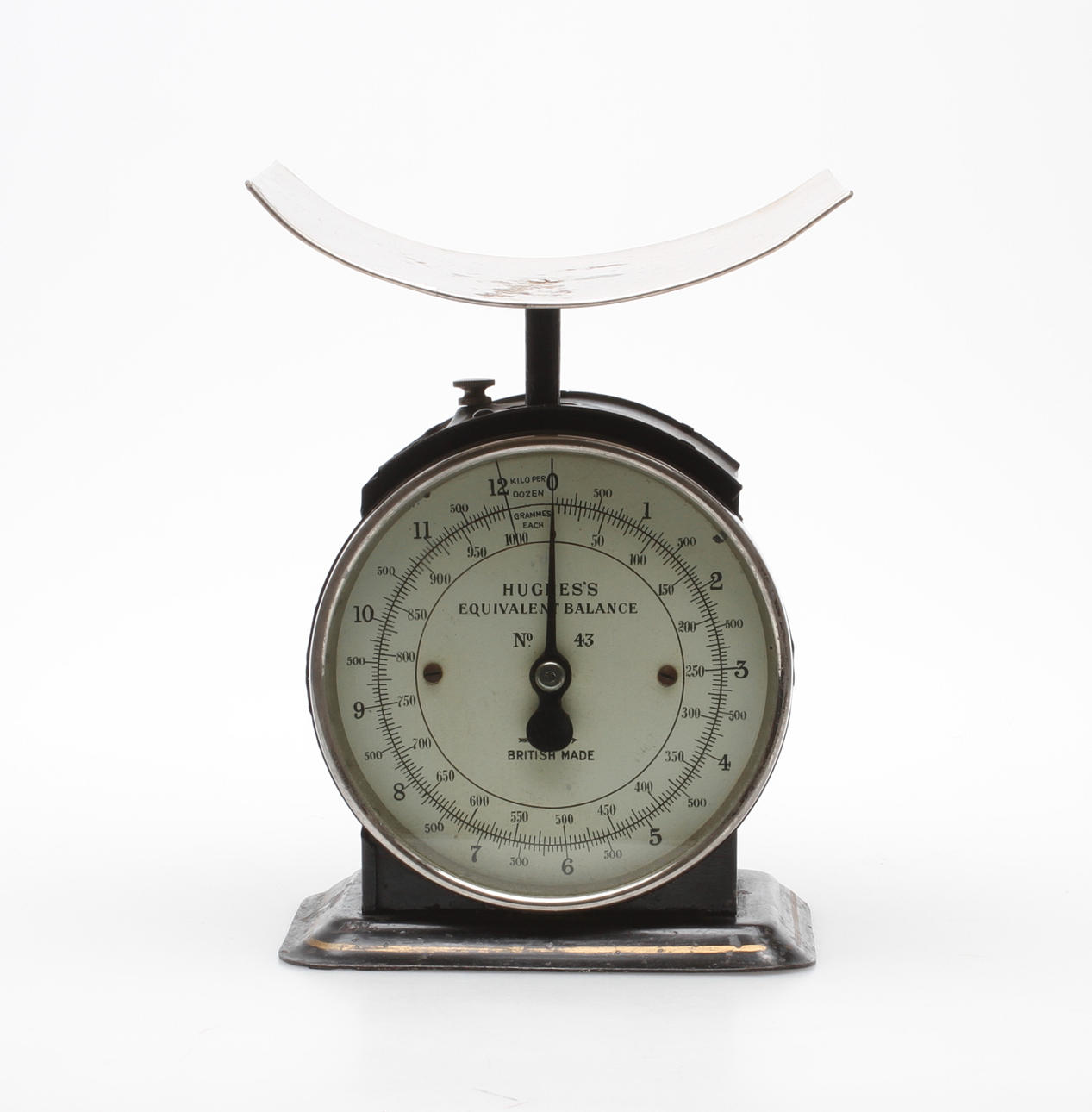 VÅG, plåt, bemålad, Hughes's, England, 1900-talets första hälft.