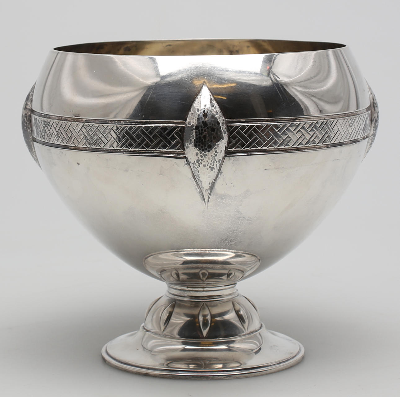 VINKYL på fot, silver Jugend, G.A. Dahlgren (1906) vikt 782 gram.