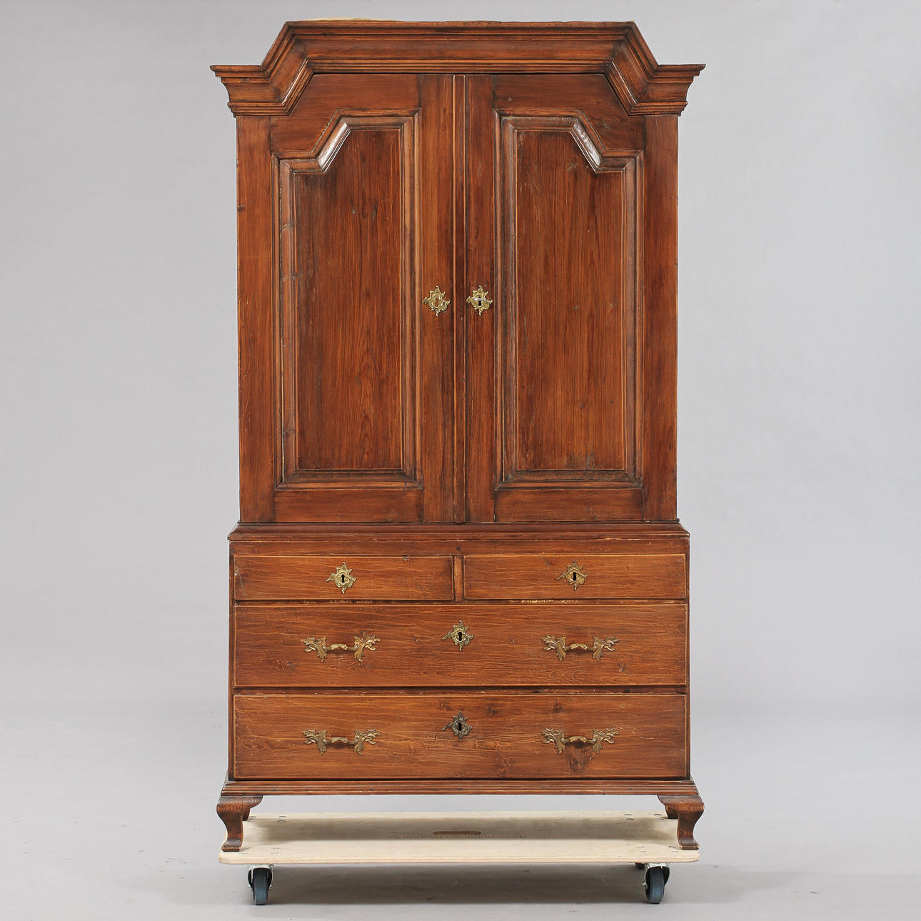 SALSSKÅP, rokoko, 1700-tal.