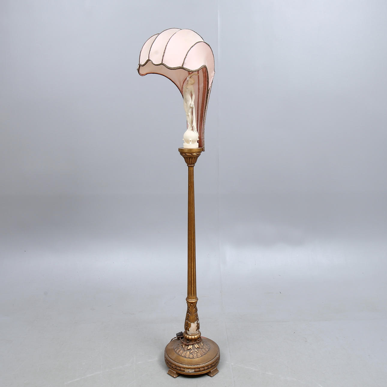 LÁMPARA DE PIE, Grace sueca, años 20.