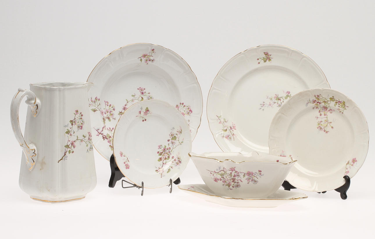 MATSERVIS, 82 delar, flintgods, "Hagtorn", Gustavsberg, 1900-talets första hälft.