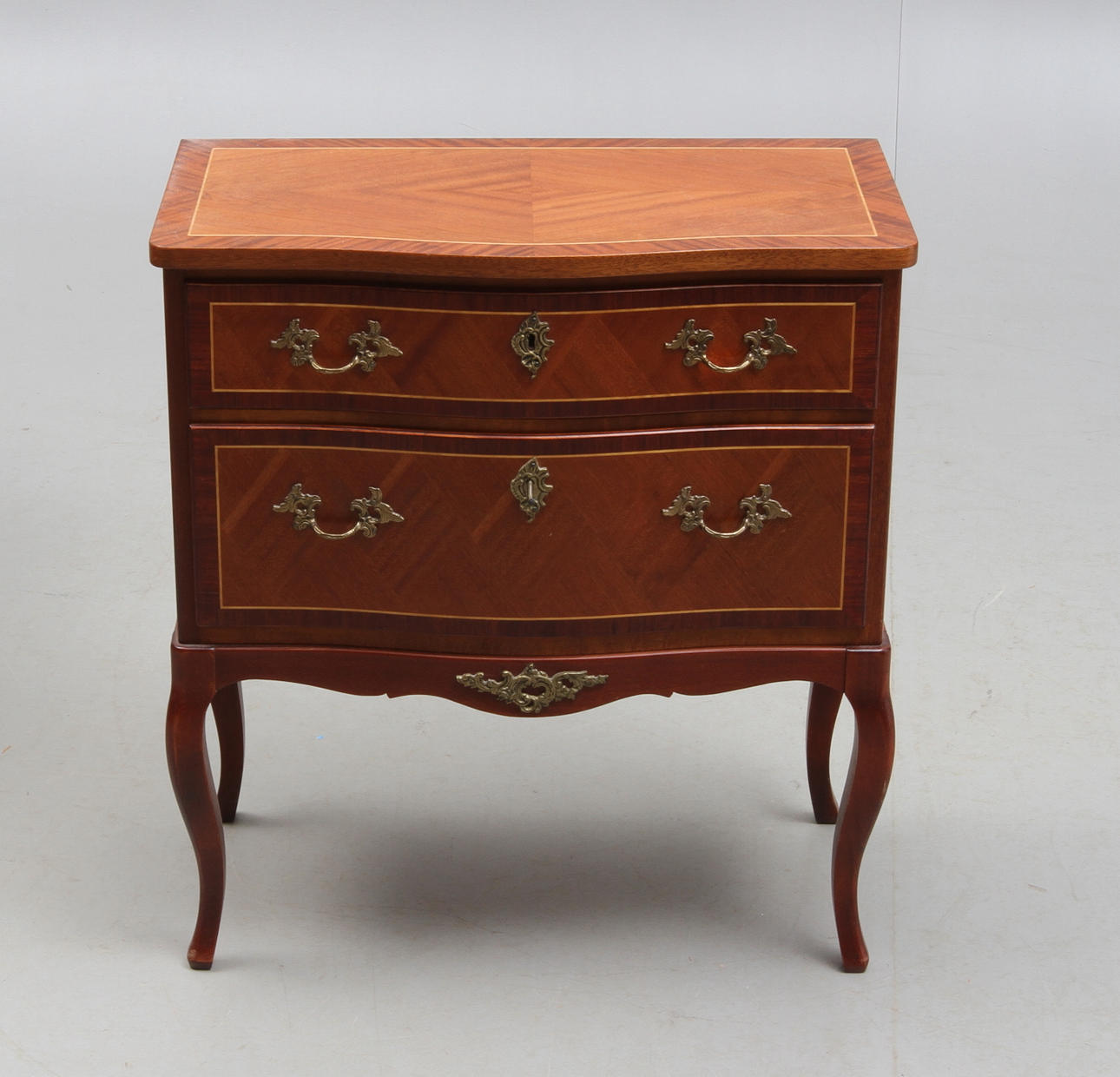 BYRÅ, Louis XVI-stil, 1900-tal.