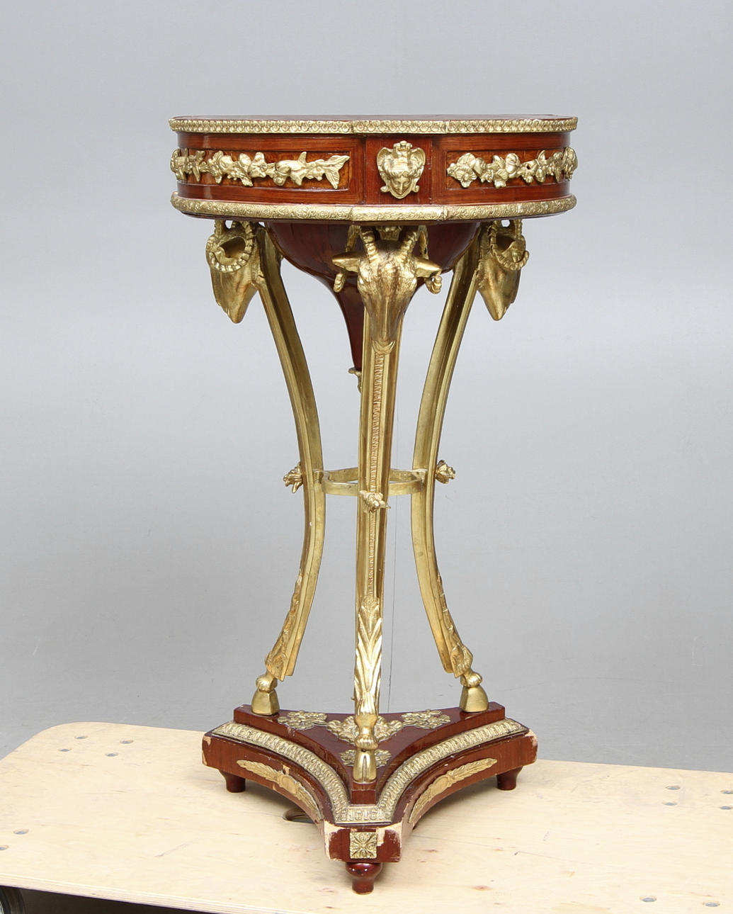 PIEDESTAL, Empirestil, 1900 tal.