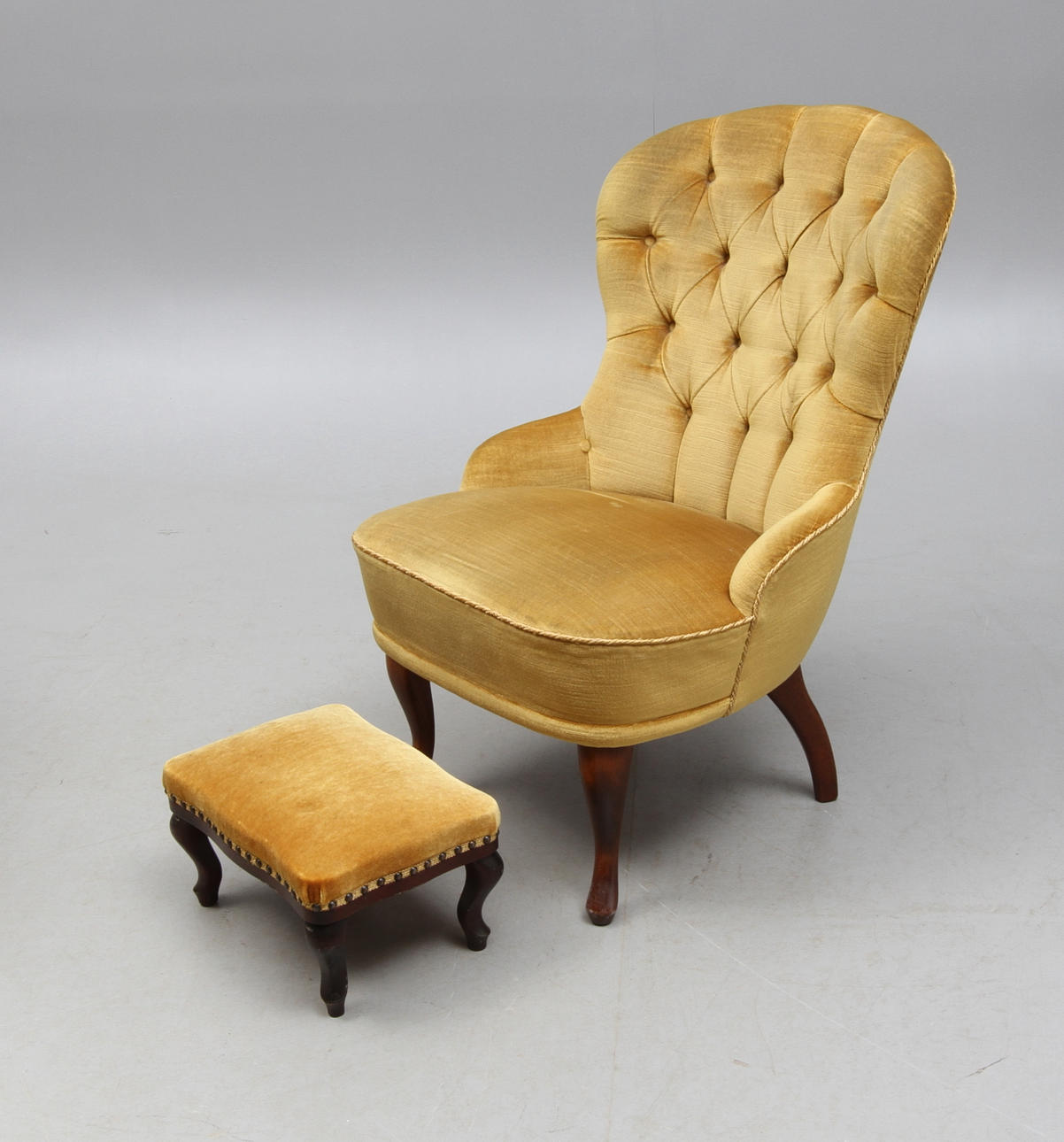 EMMAFÅTÖLJ, med fotpall, 1900-tal.