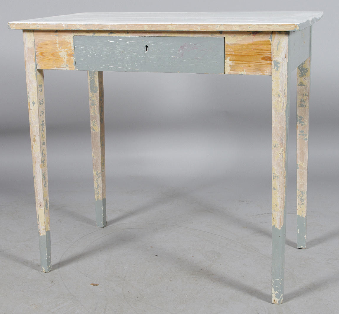 BORD MED LÅDA, målad fur.