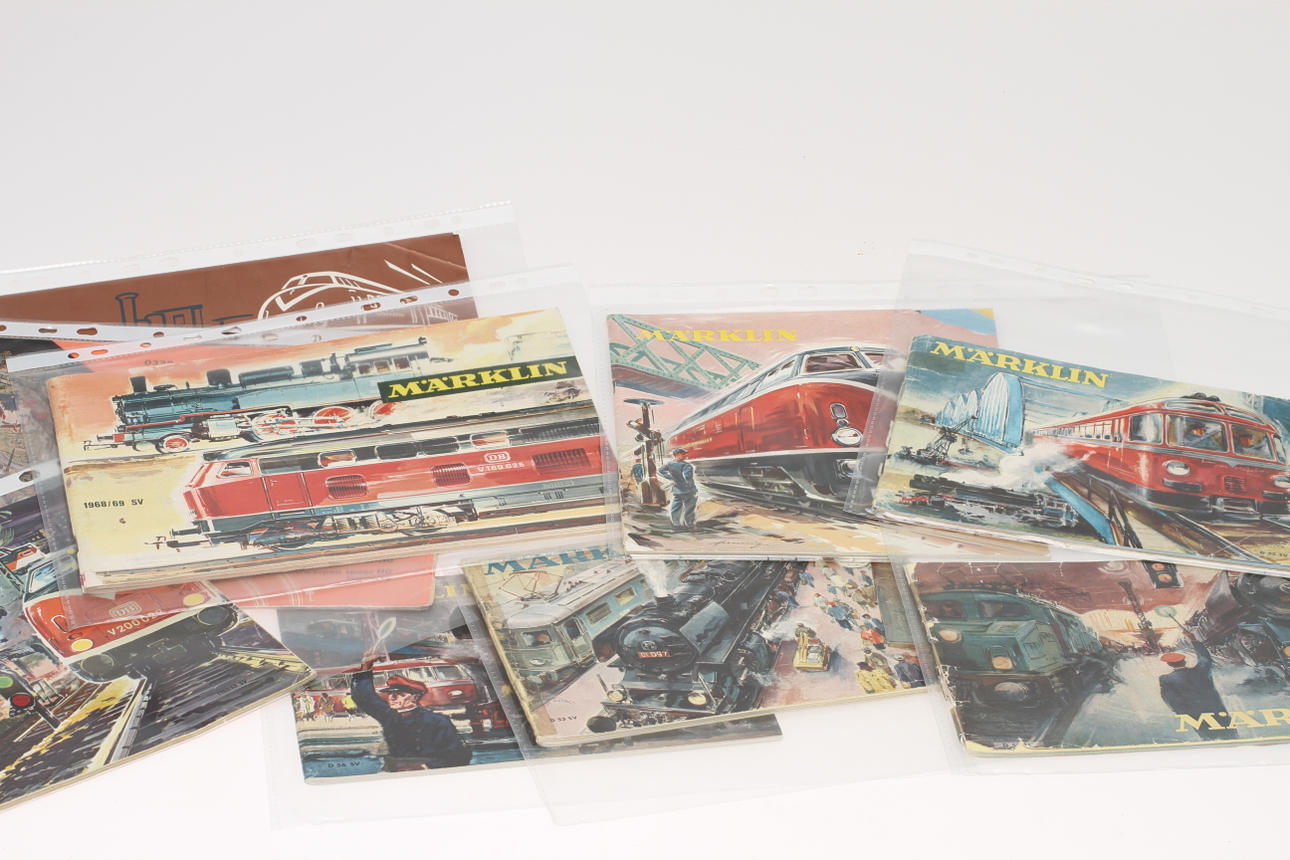 MÄRKLINKATALOGER 8 stycken och SPÅRPLAN.