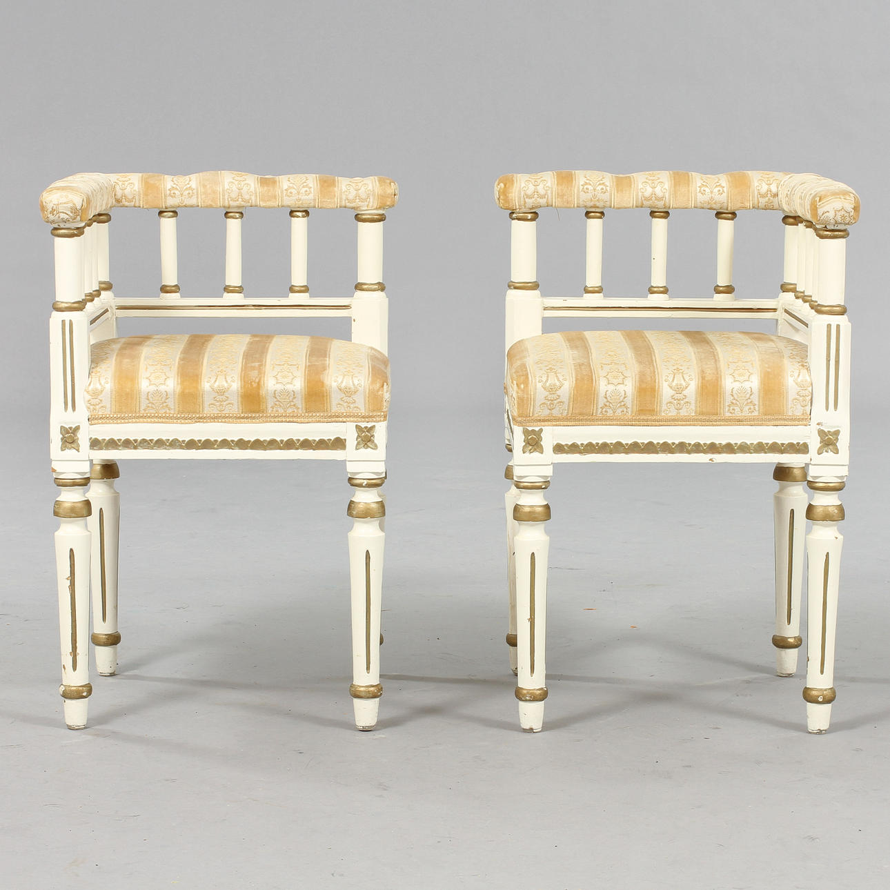 PUDERSTOLAR, 2 st, gustaviansk stil, 1900-tal.