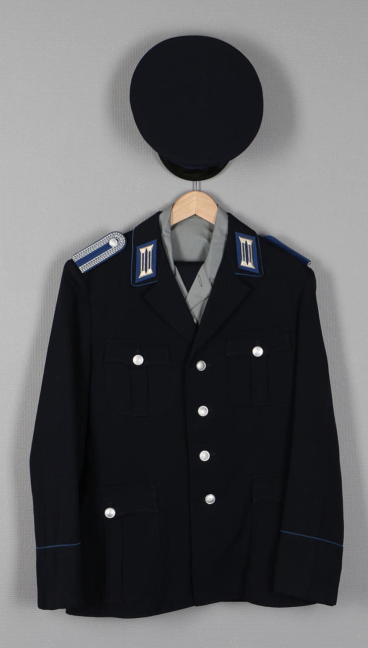 DDR UNIFORM for the "Trapo" Transport Police.