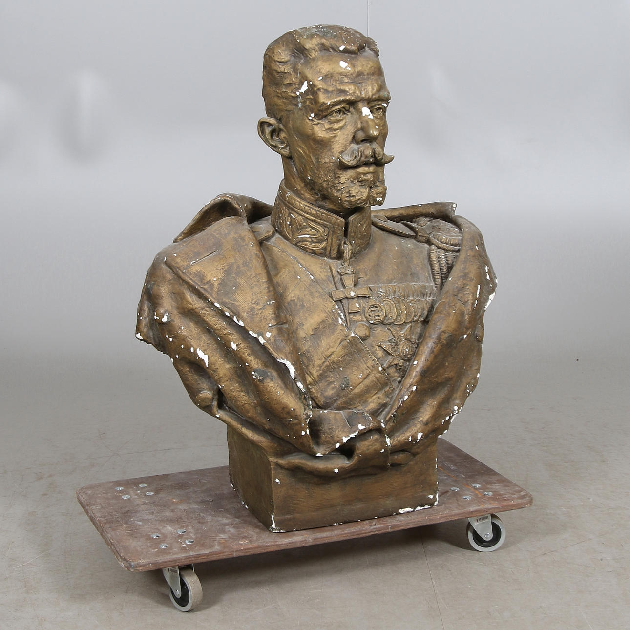 GUSTAF MALMQUIST. Gustav V, gips, Signerad och daterad 1908.