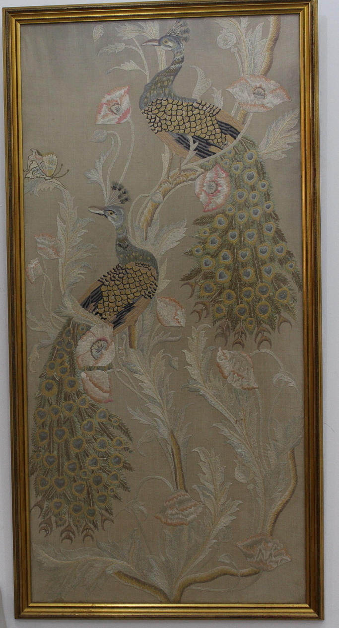 TABLET Silk embroidery.