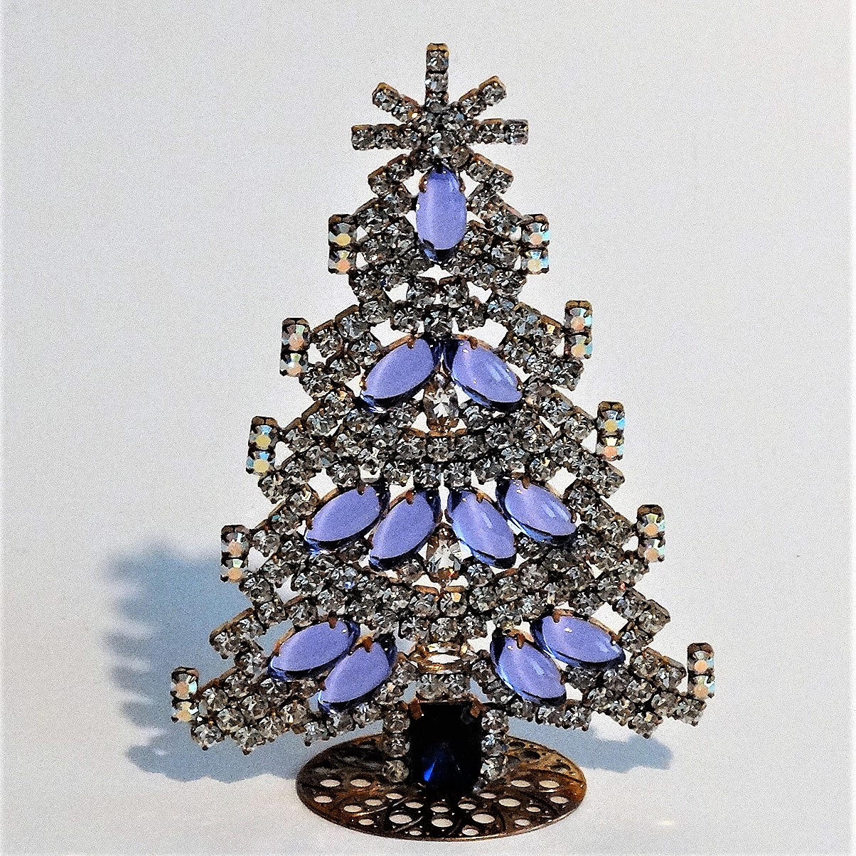 WEIHNACHTSBAUM, lila Glanzsteine.