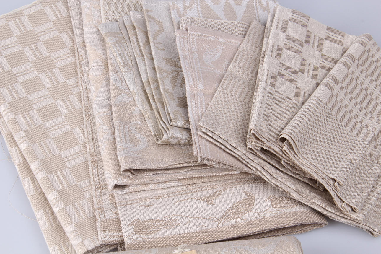 LINNE, 22 delar dukar, servetter, Klässbol Linneväveri.