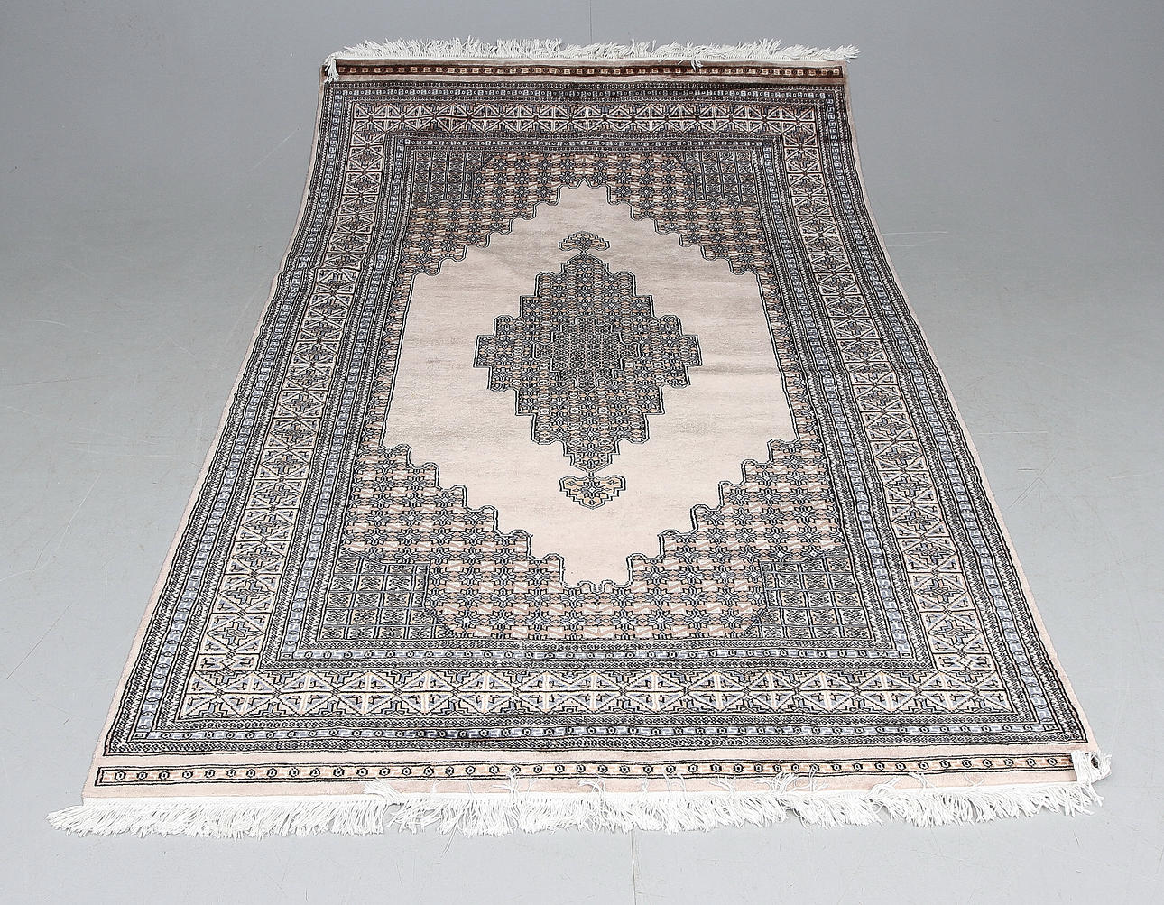 MATTA, orientalisk. 149 x 2.49 cm.