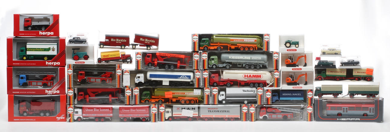 MODELLBILAR HERPA, BREKINA, WIKING cirka 30 delar i originalkartong.