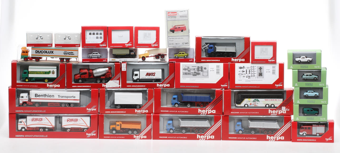 MODELLBILAR med mera HERPA, BREKINA, WIKING, NOREV cirka 30 delar i originalkartong.