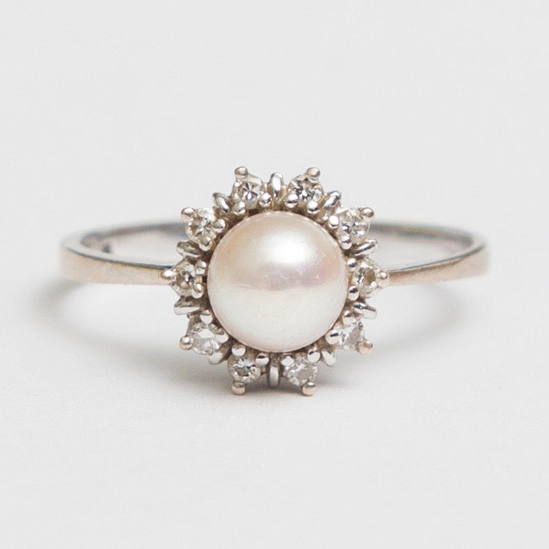 RING, 18K, totalvikt 2,9 gram.