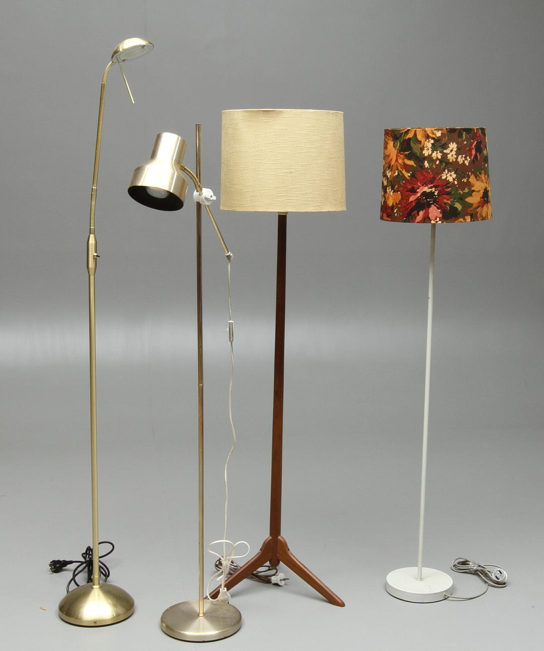 GOLVLAMPOR 4 st, 1900-talets andra hälft.