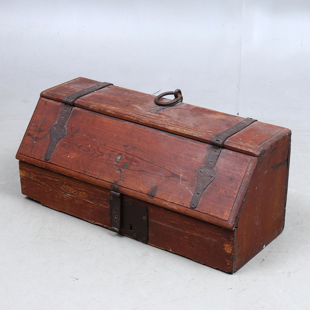 TOOL BOX, commoner, 18th century.