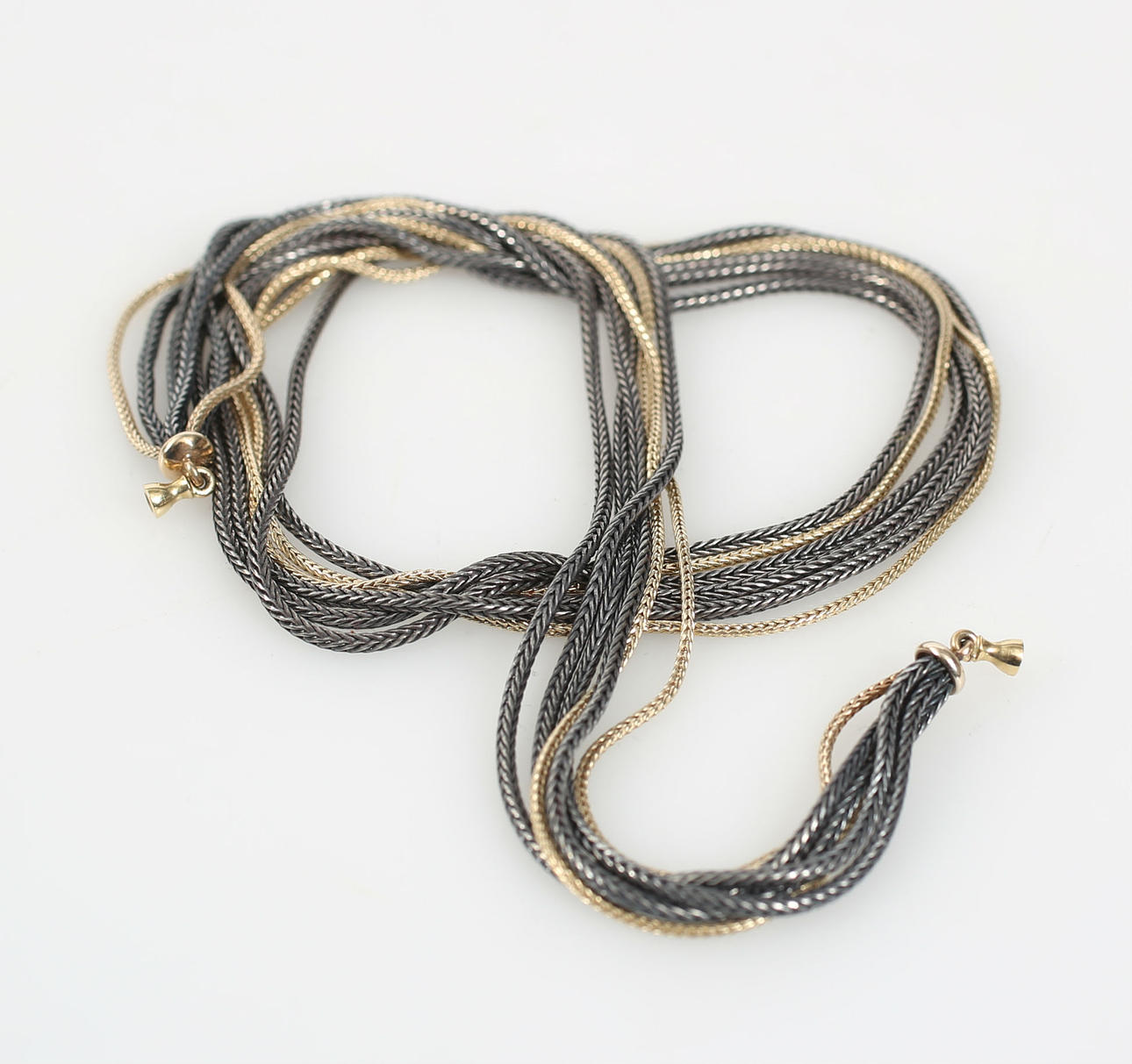 OLE LYNGGAARD. Halskæde, 14K guld og oxideret sølv, 34,0 gram.