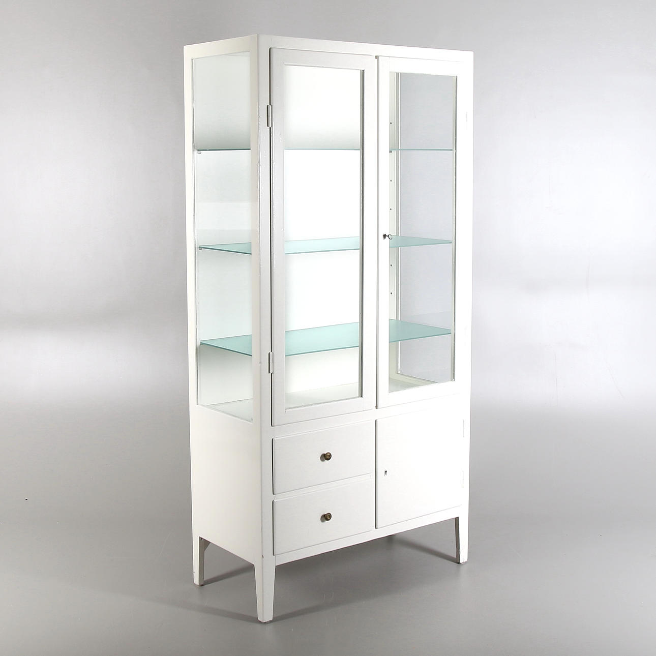 LÄKARSKÅP, 1900-talets mitt.