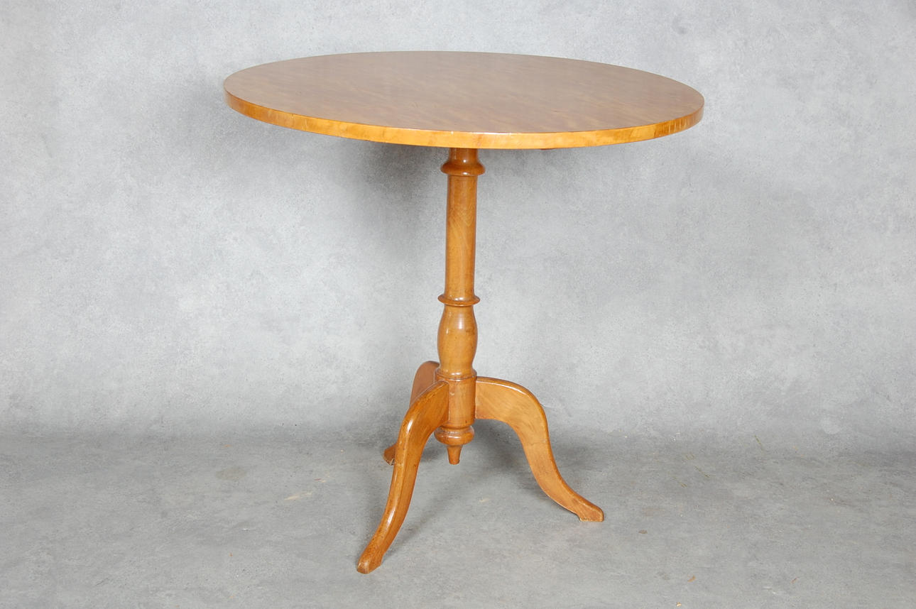 PILLAR TABLE, 1800s.