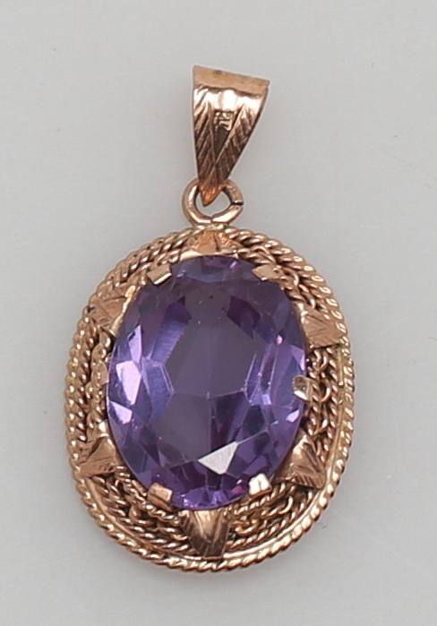 HÄNGE i 14K guld med ametist.