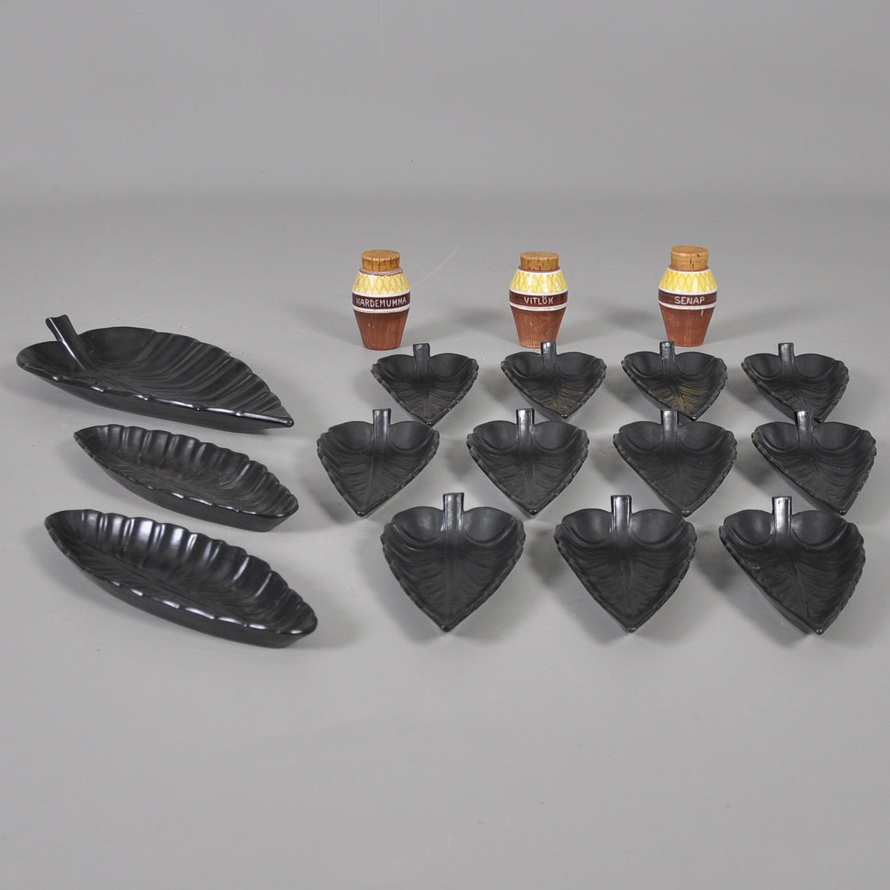 TYYNIN MAUSTEPULKKI Laholm Keramik 17 osaa.