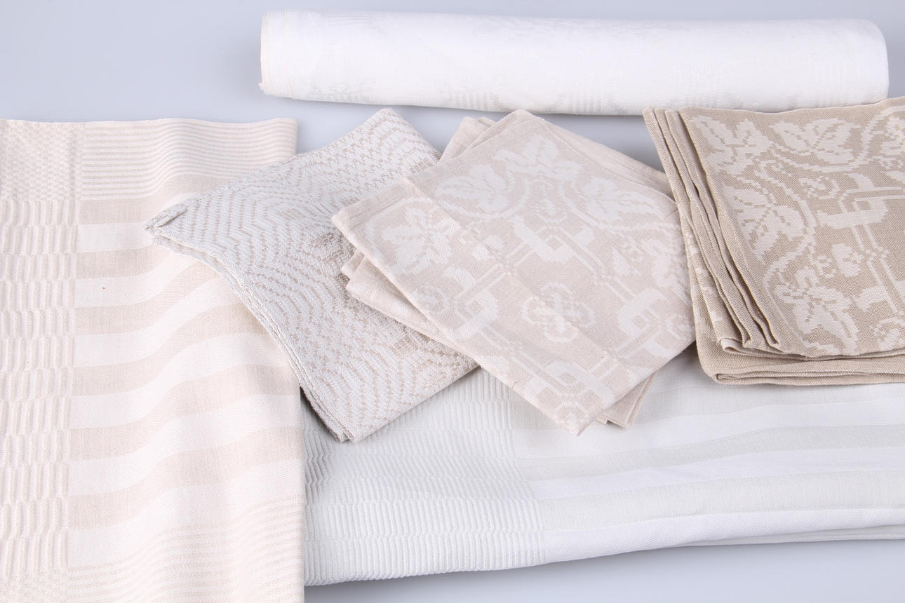 LINNE, 13 delar dukar, servetter, Klässbol Linneväveri.