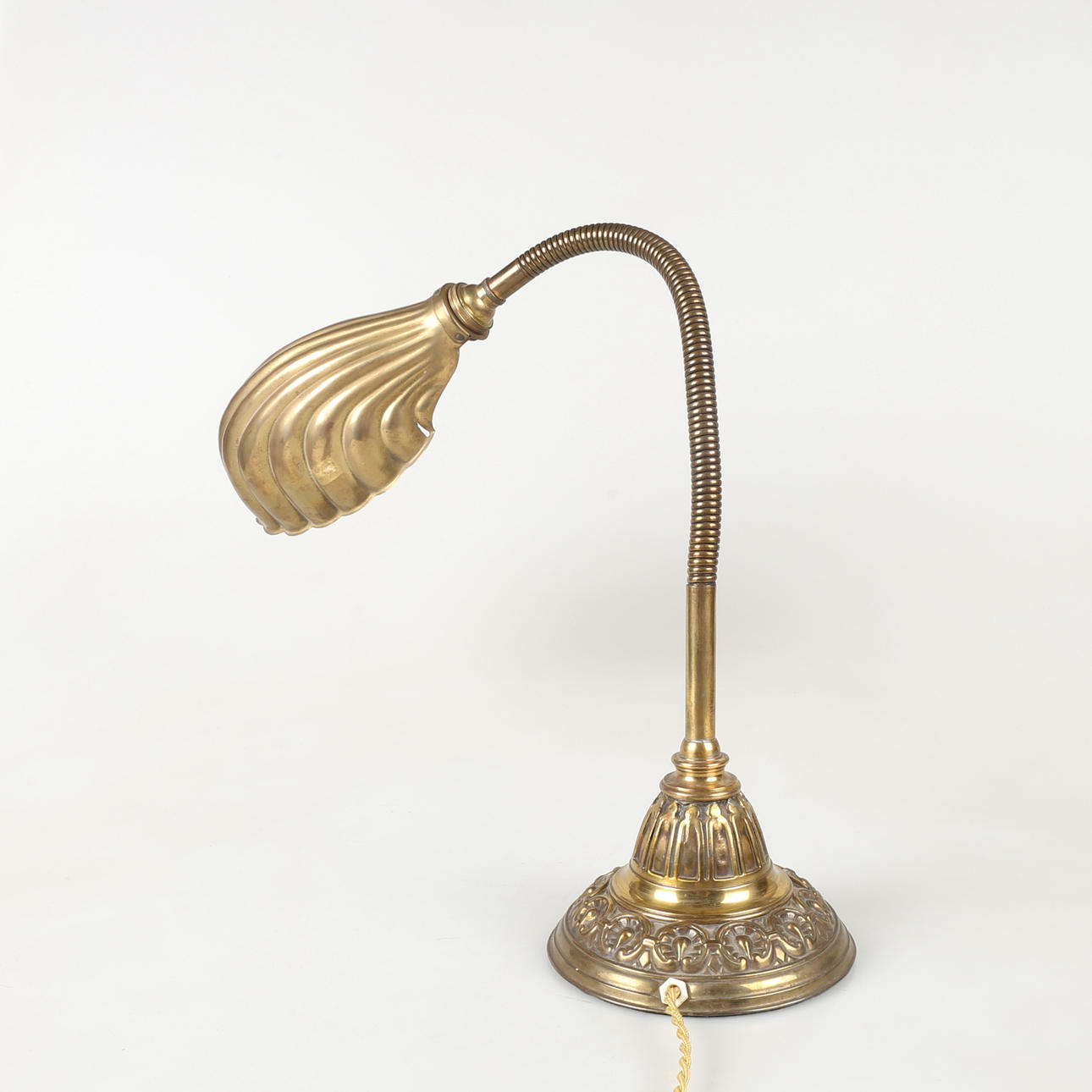 BORDSLAMPA, 1900-talets första hälft.