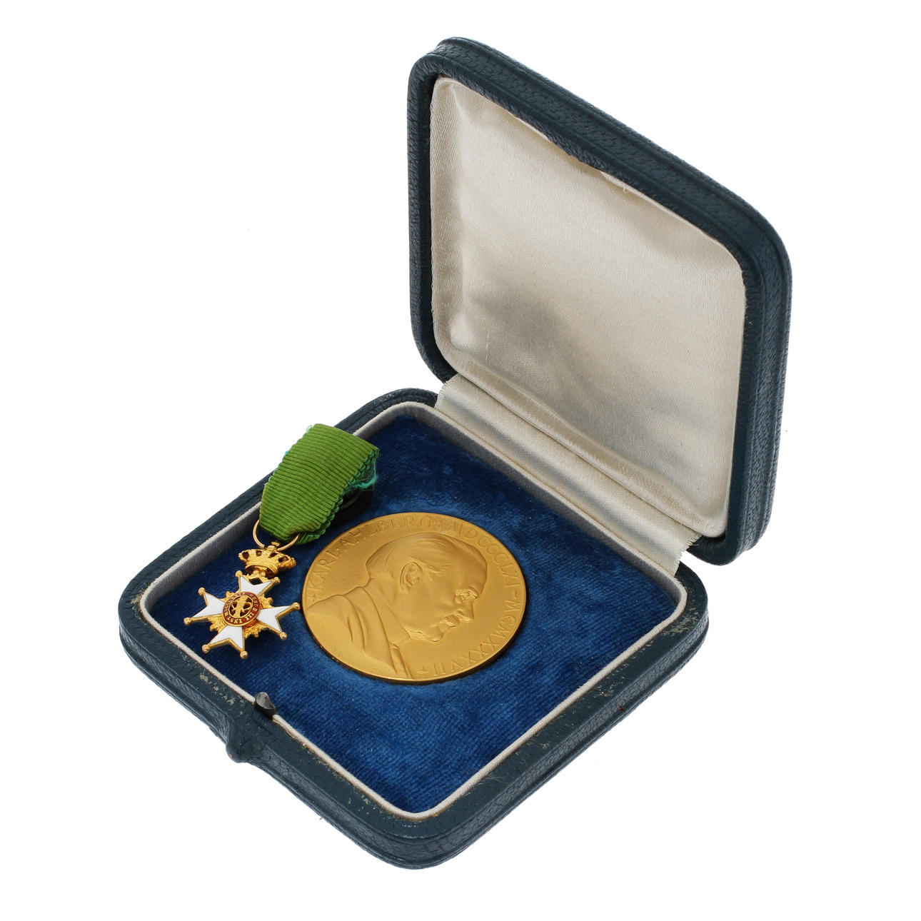 GULDMEDALJ, ca 34,9 gram.